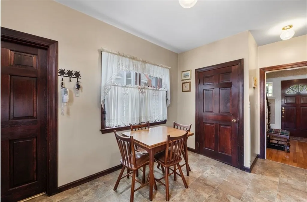 3 bed, 1 bath apartment for rent at 12 Endicott St, Saugus — photo 11 of 25