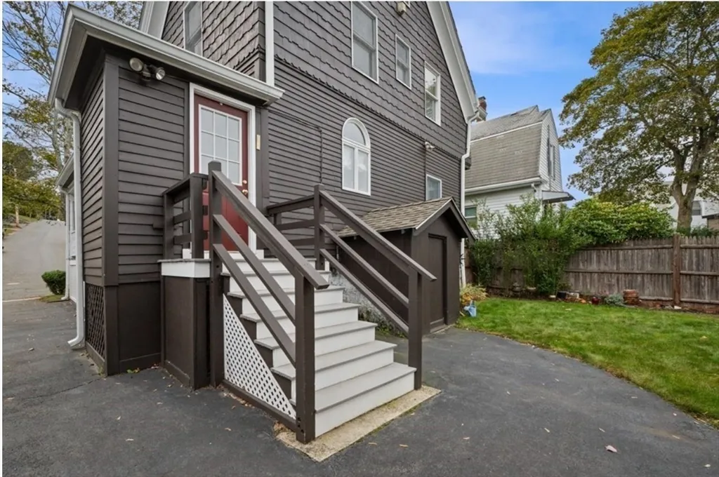 3 bed, 1 bath apartment for rent at 12 Endicott St, Saugus — photo 22 of 25