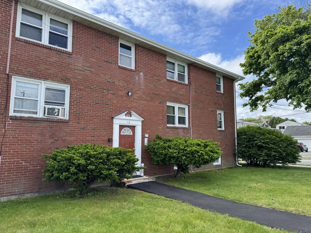 2 bed, 1 bath apartment for rent at 12 Essex St Unit 5, North Quincy — photo 2 of 10