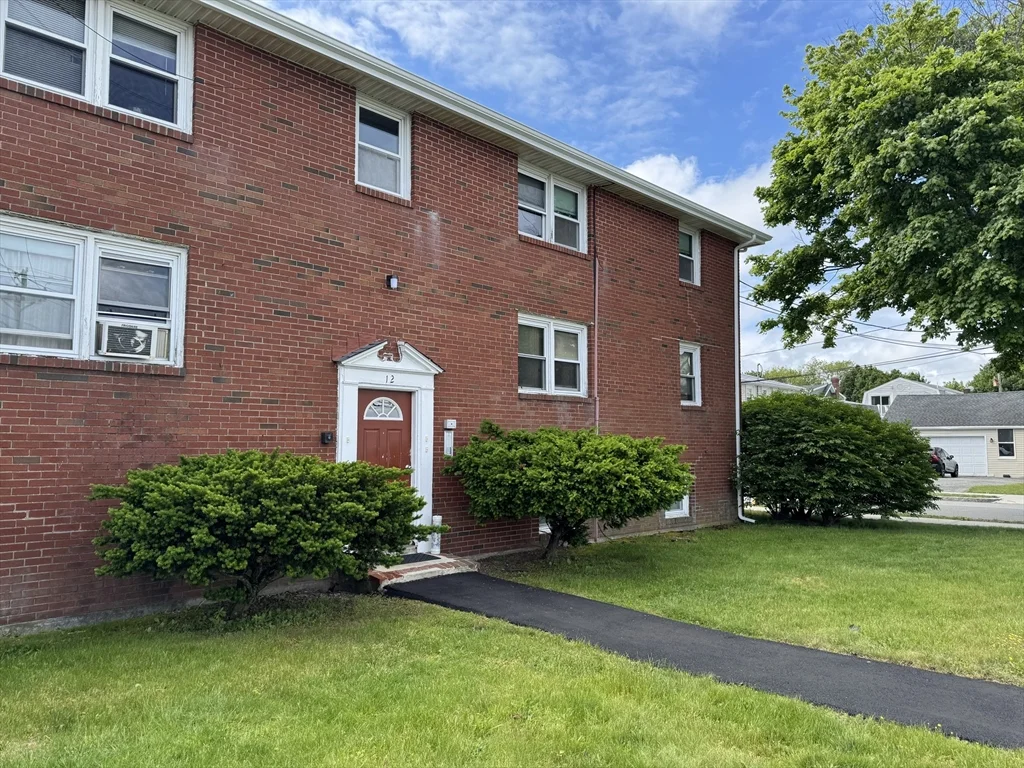 2 bed, 1 bath apartment for rent at 12 Essex St Unit 5, North Quincy — photo 1 of 10