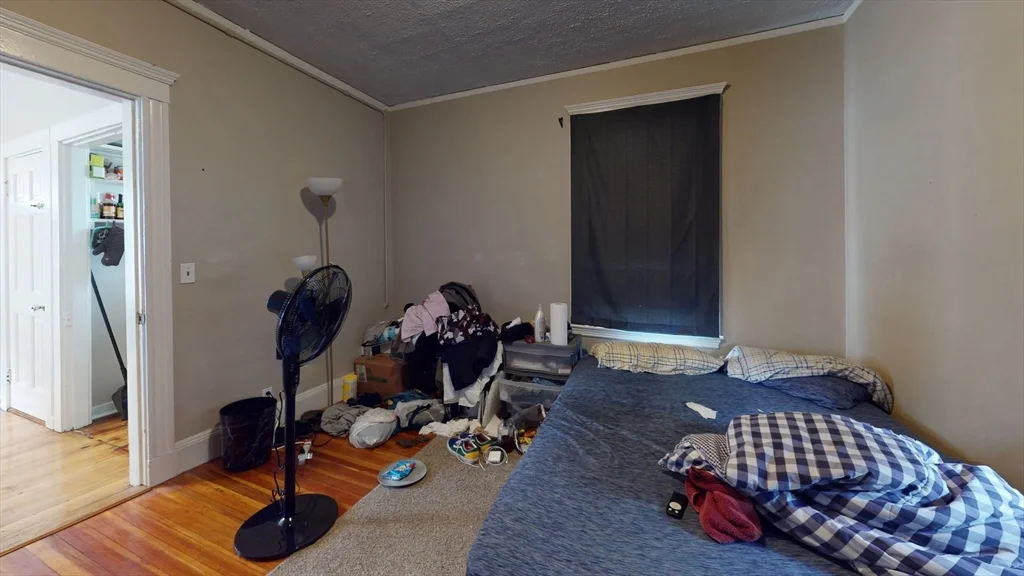 4 bed, 1 bath apartment for rent at 12 Estrella Unit 3, Jamaica Plain — photo 4 of 8