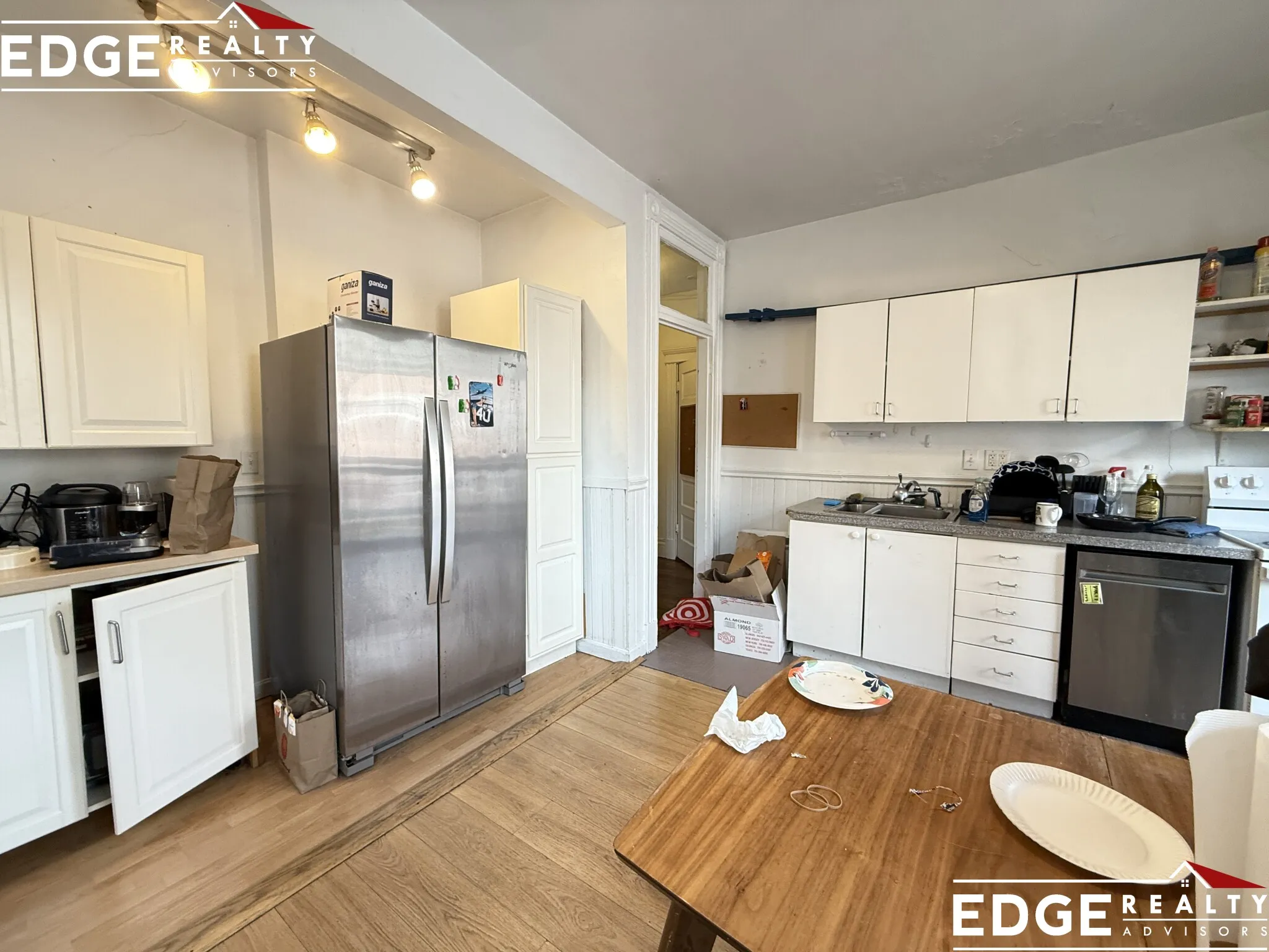 5 bed, 1.5 bath apartment for rent at 12 Euston St Unit 2, Brookline — photo 2 of 10