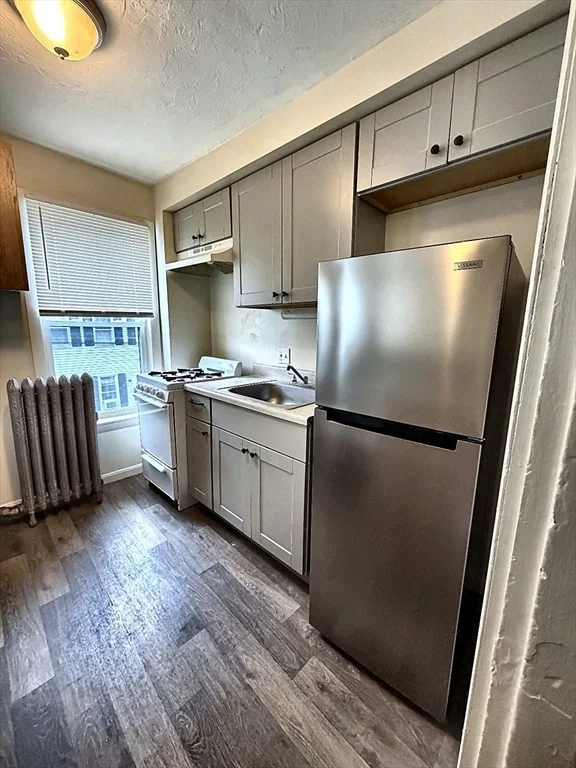 3 bed, 1 bath apartment for rent at 12 Exchange Ct Unit 2, Waltham — photo 2 of 12
