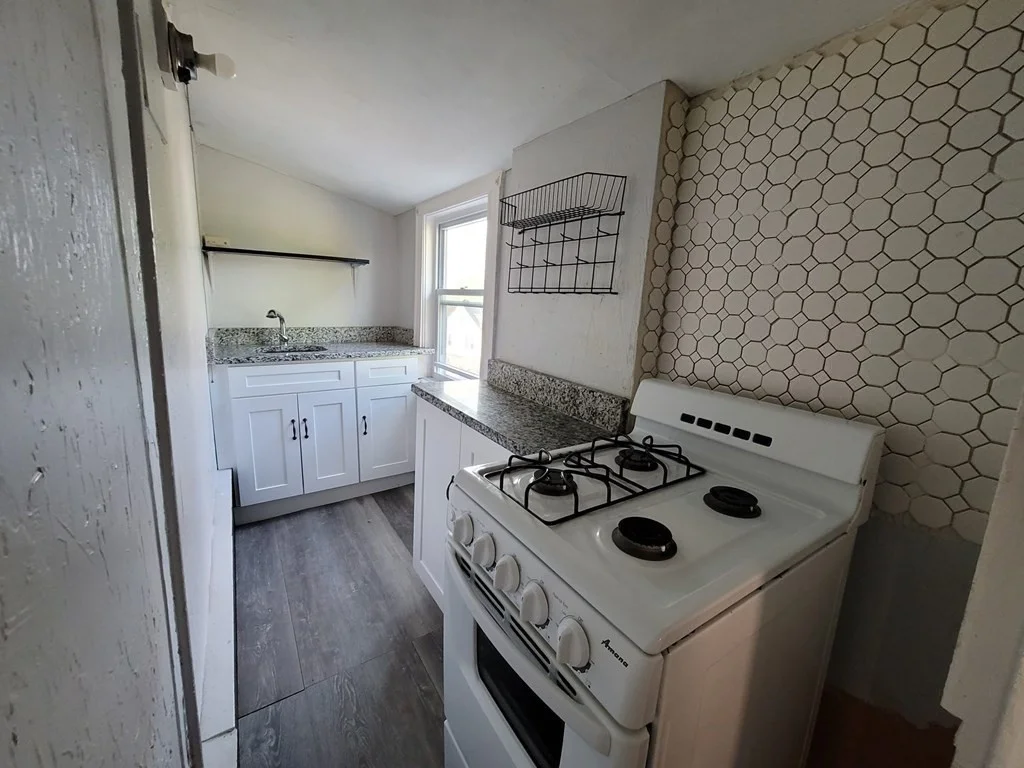 1 bed, 1 bath apartment for rent at 12 Farnum St Unit 3, Quincy Center — photo 5 of 6