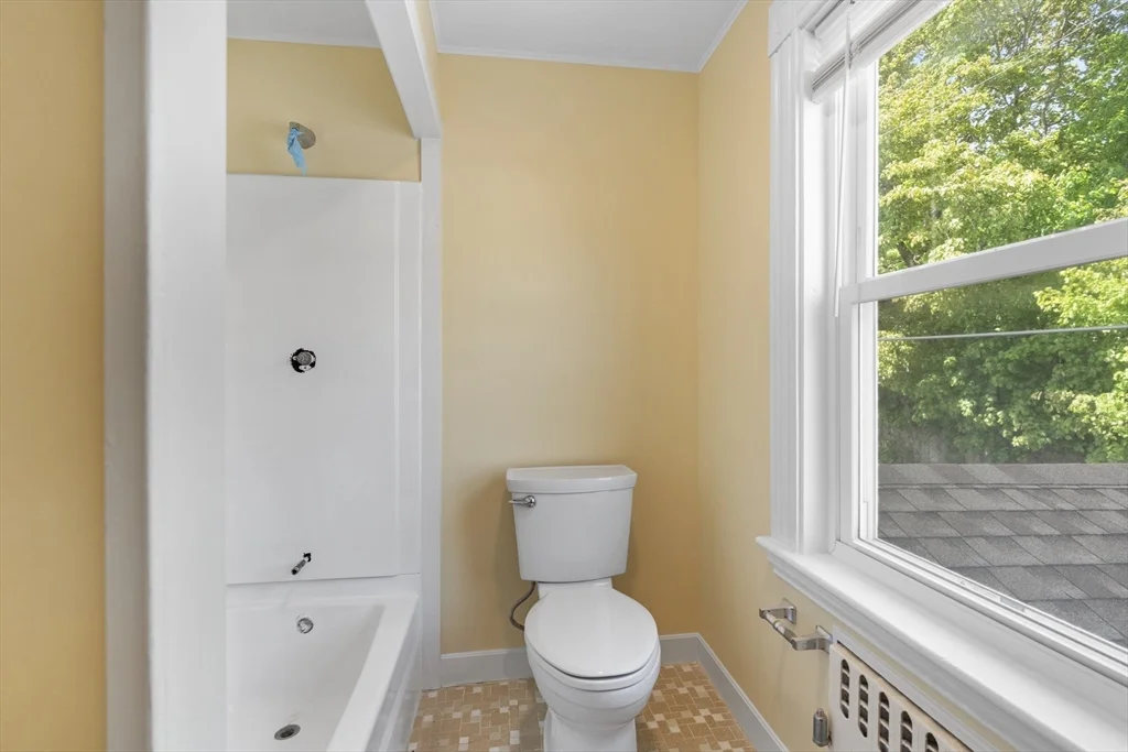 3 bed, 1 bath apartment for rent at 12 Folger Ave Unit 3, Ryal Side — photo 11 of 13