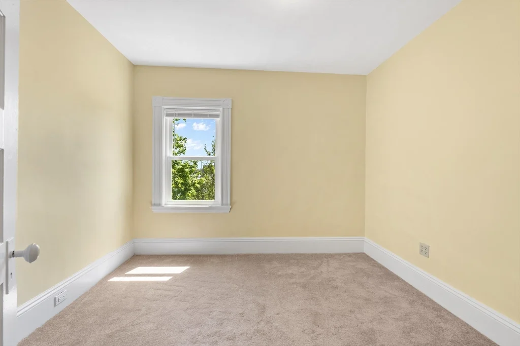 3 bed, 1 bath apartment for rent at 12 Folger Ave Unit 3, Ryal Side — photo 10 of 13