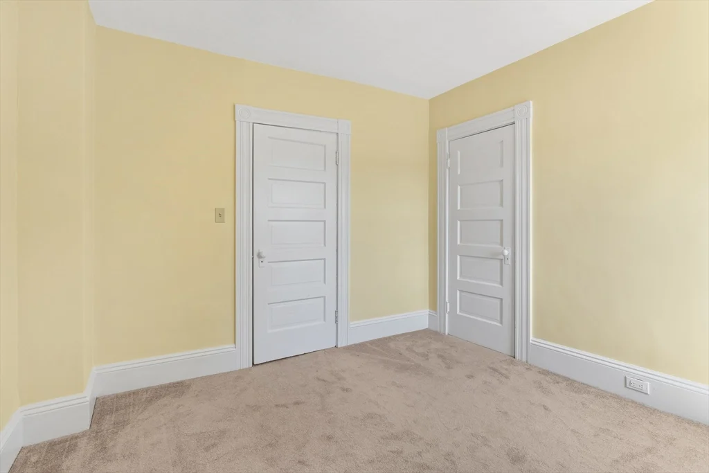 3 bed, 1 bath apartment for rent at 12 Folger Ave Unit 3, Ryal Side — photo 9 of 13