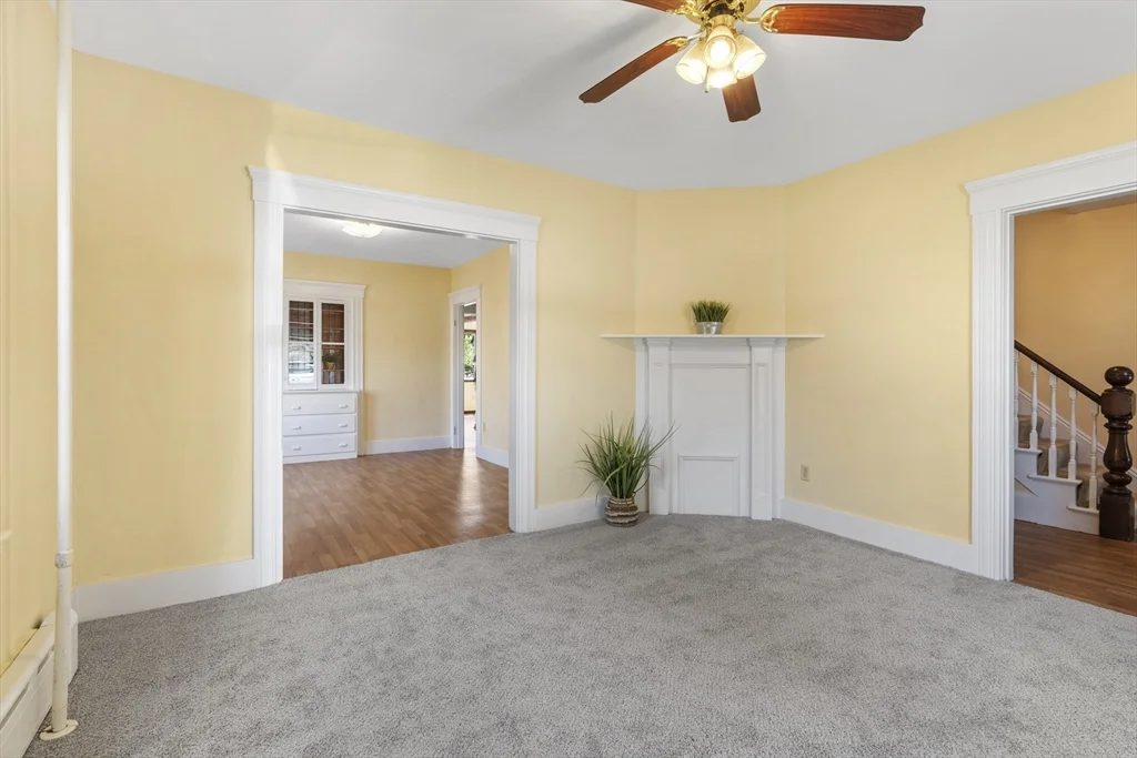 3 bed, 1 bath apartment for rent at 12 Folger Ave Unit 3, Ryal Side — photo 2 of 13