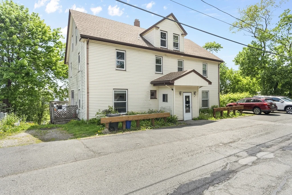 3 bed, 1 bath apartment for rent at 12 Folger Ave Unit 3, Ryal Side — photo 1 of 13