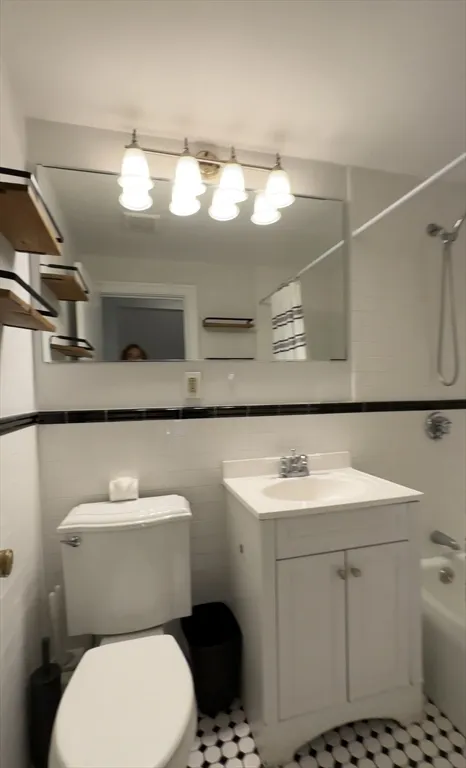 3 bed, 1 bath apartment for rent at 12 Follen St Unit One, Back Bay — photo 9 of 13