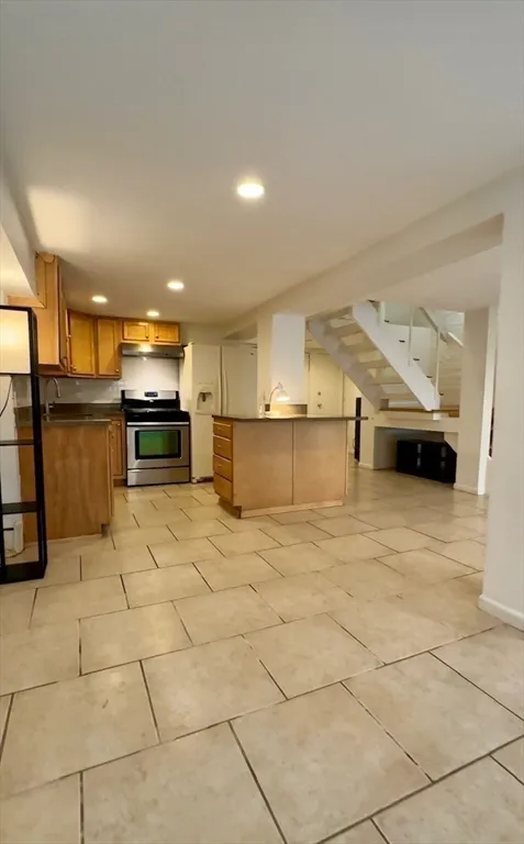 3 bed, 1 bath apartment for rent at 12 Follen St Unit One, Back Bay — photo 2 of 13