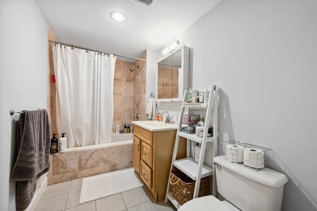 2 bed, 1 bath apartment for rent at 12 Foster St Unit 1A, North End — photo 2 of 16
