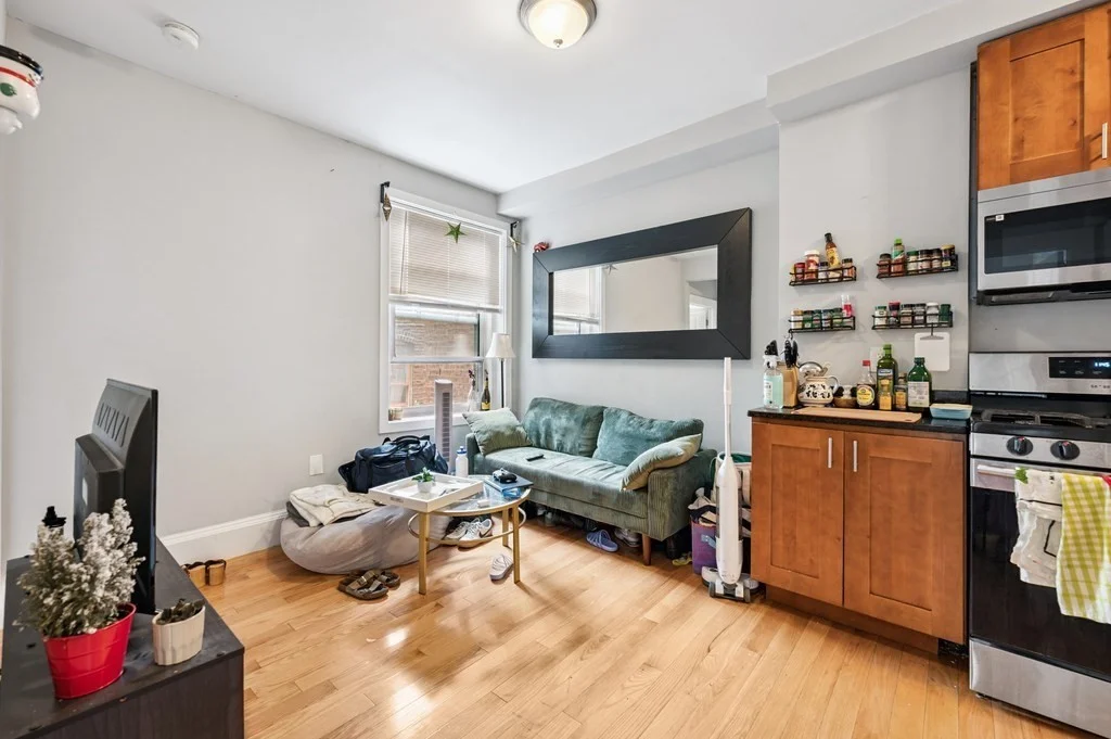 3 bed, 1 bath apartment for rent at 12 Foster St Unit 5, North End — photo 3 of 11