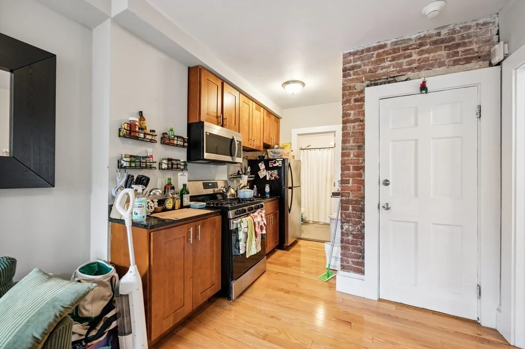 3 bed, 1 bath apartment for rent at 12 Foster St Unit 5, North End — photo 4 of 11