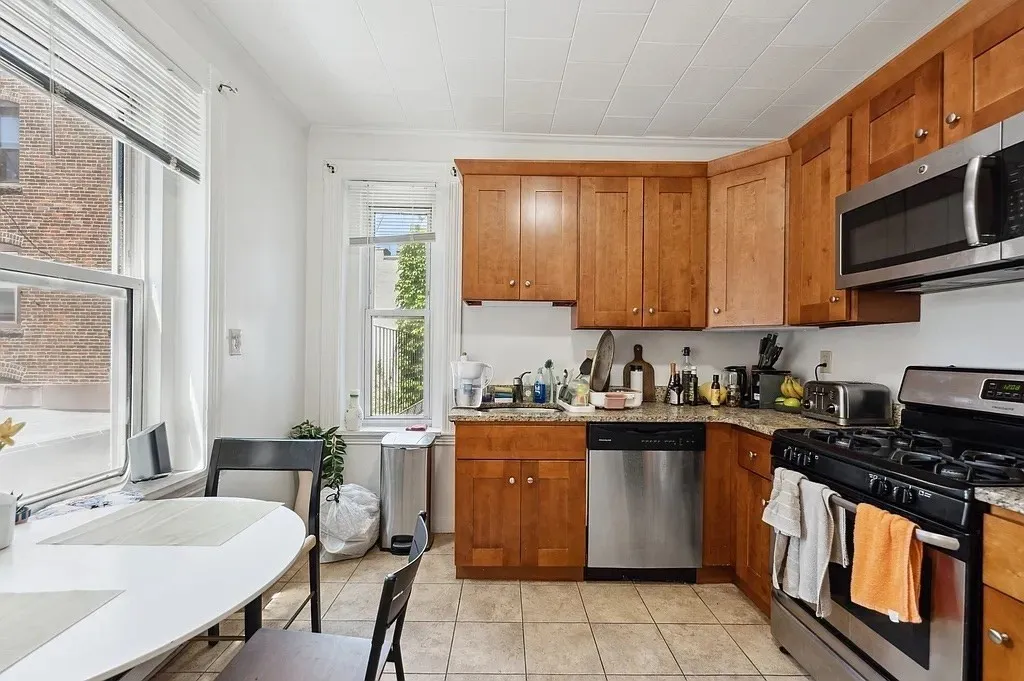3 bed, 1 bath apartment for rent at 12 Foster St Unit 5A, North End — photo 2 of 9