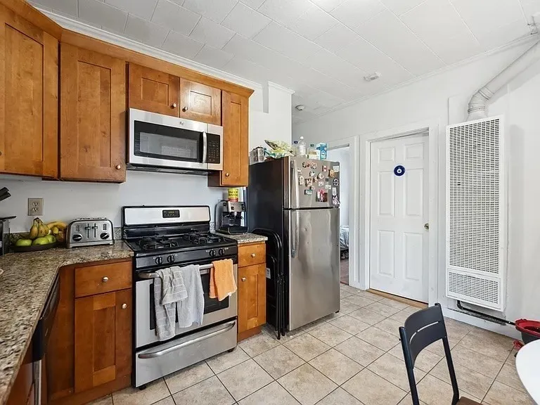 3 bed, 1 bath apartment for rent at 12 Foster St Unit 5A, North End