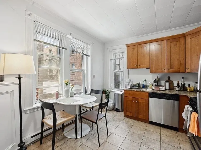 3 bed, 1 bath apartment for rent at 12 Foster St Unit 5A, North End — photo 3 of 9