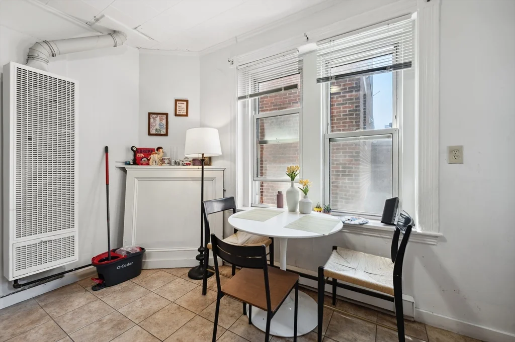 3 bed, 1 bath apartment for rent at 12 Foster St Unit 8, North End — photo 4 of 12