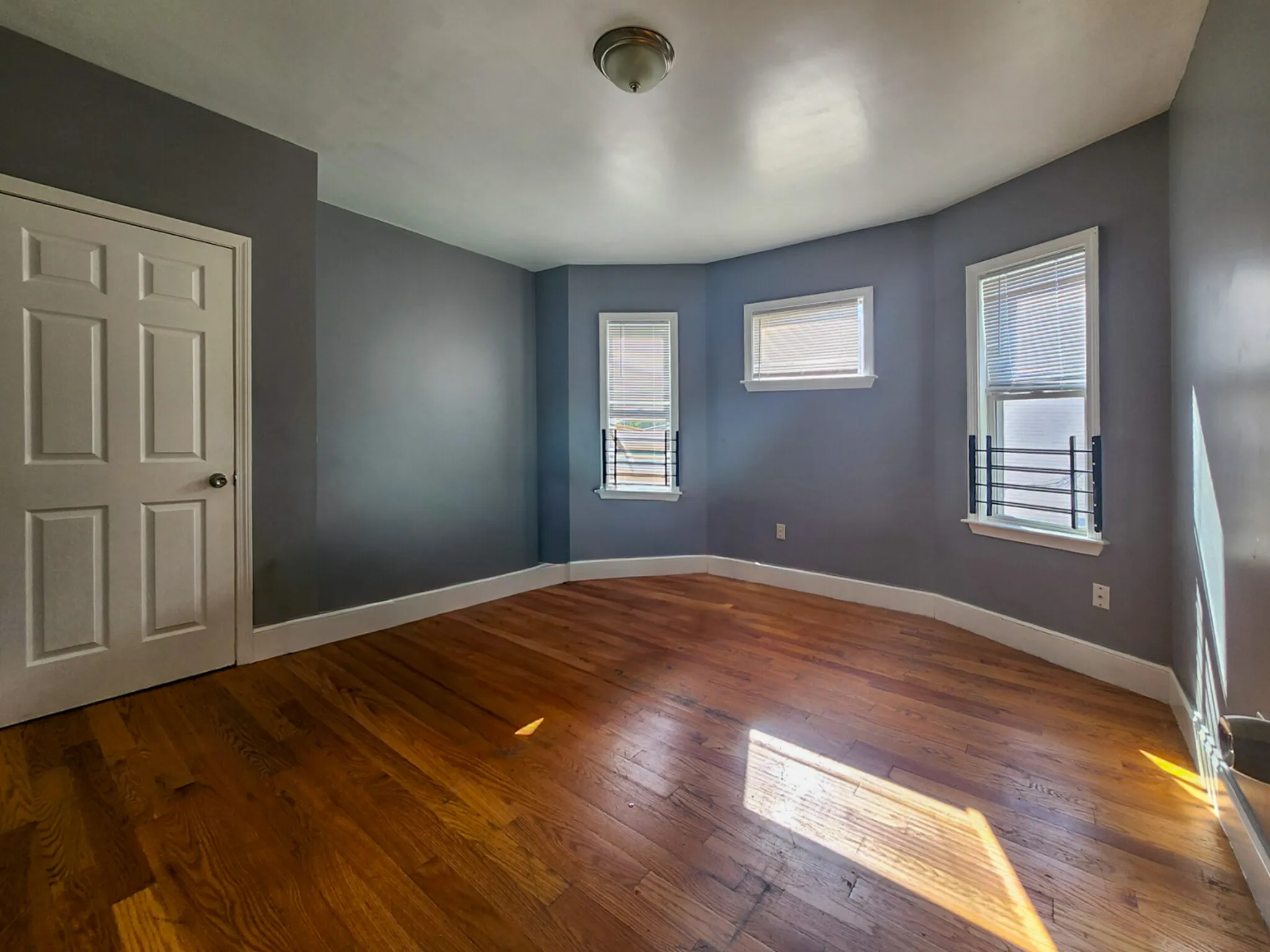 3 bed, 1 bath apartment for rent at 12 Fox St Unit 3, Dorchester — photo 4 of 11