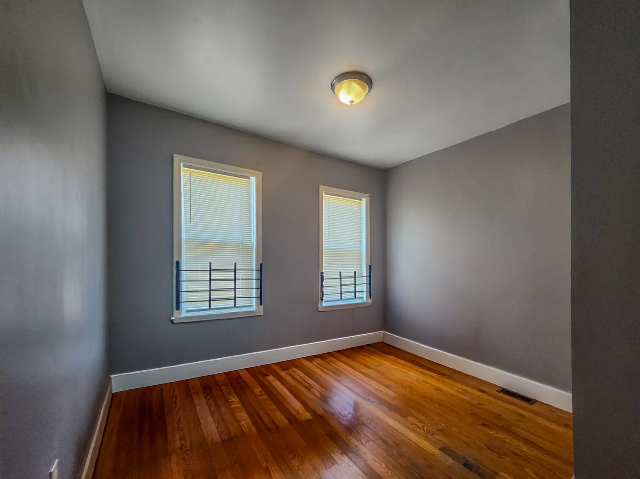 3 bed, 1 bath apartment for rent at 12 Fox St Unit 3, Dorchester — photo 6 of 11