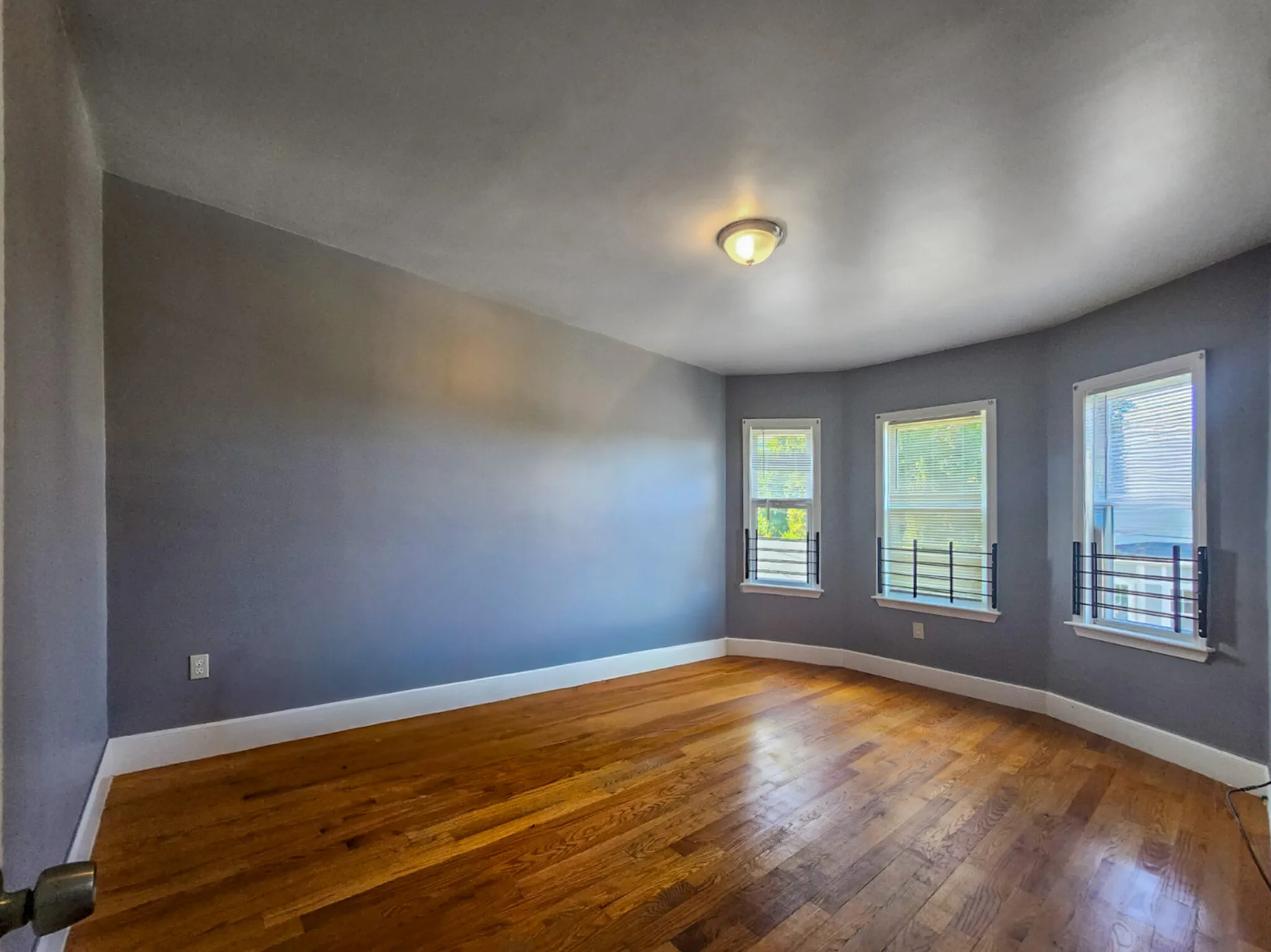 3 bed, 1 bath apartment for rent at 12 Fox St Unit 3, Dorchester — photo 5 of 11