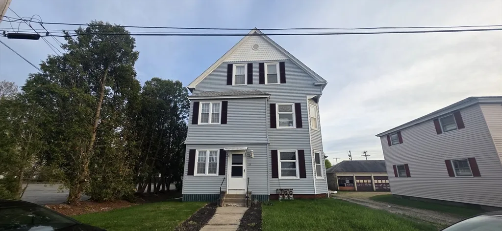 2 bed, 1 bath apartment for rent at 12 Francis Unit 3, Worcester — photo 2 of 22