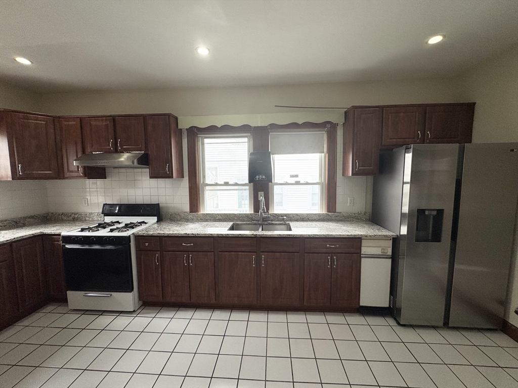 3 bed, 1 bath apartment for rent at 12 Frederick Ave Unit 12, Medford — photo 1 of 11