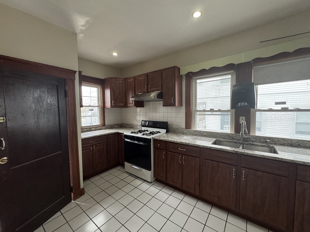 3 bed, 1 bath apartment for rent at 12 Frederick Ave Unit 12, Medford — photo 2 of 11