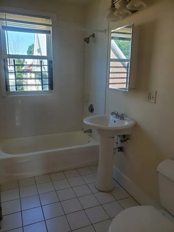 3 bed, 1 bath apartment for rent at 12 Gayland Unit 3, Dorchester — photo 5 of 14