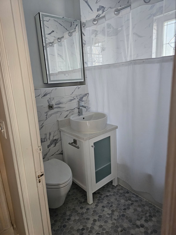 1 bed, 1 bath apartment for rent at 12 Glendale Ave Unit 1, Teele Square — photo 4 of 18