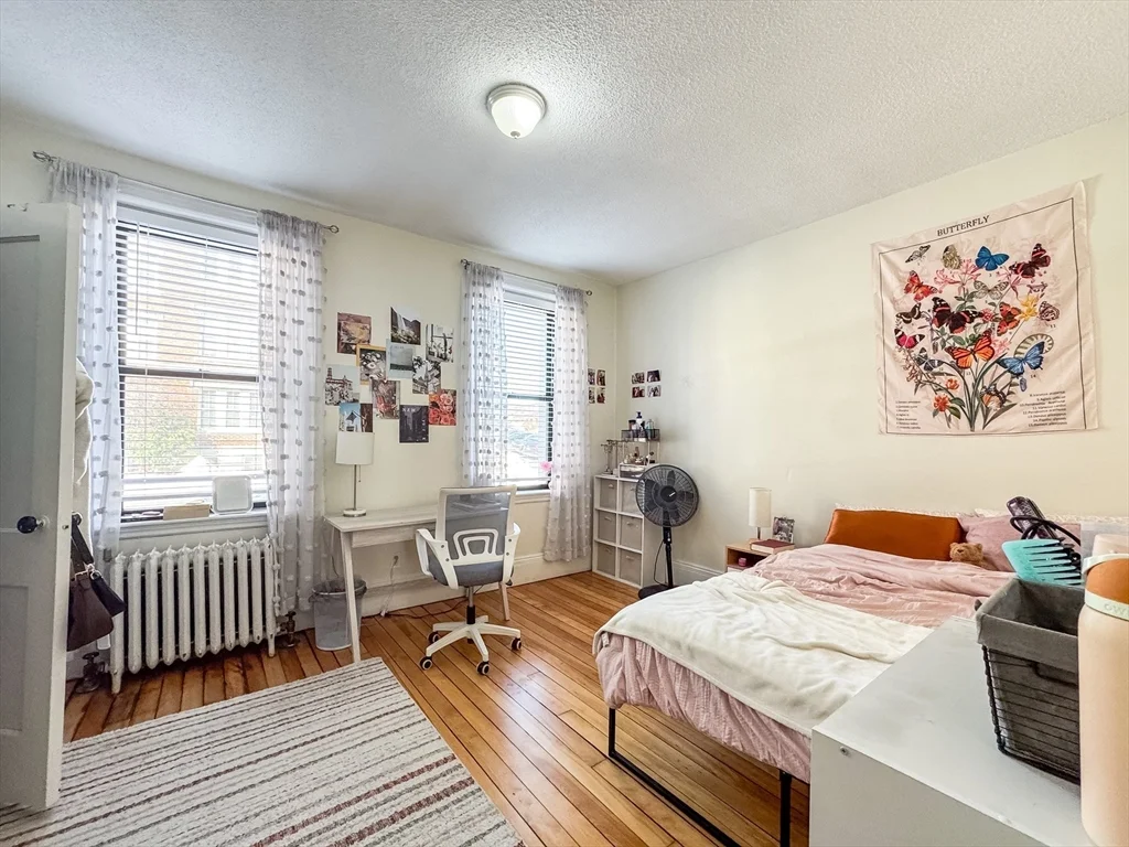4 bed, 1 bath apartment for rent at 12 Glenville Ave Unit 1, Allston — photo 7 of 11