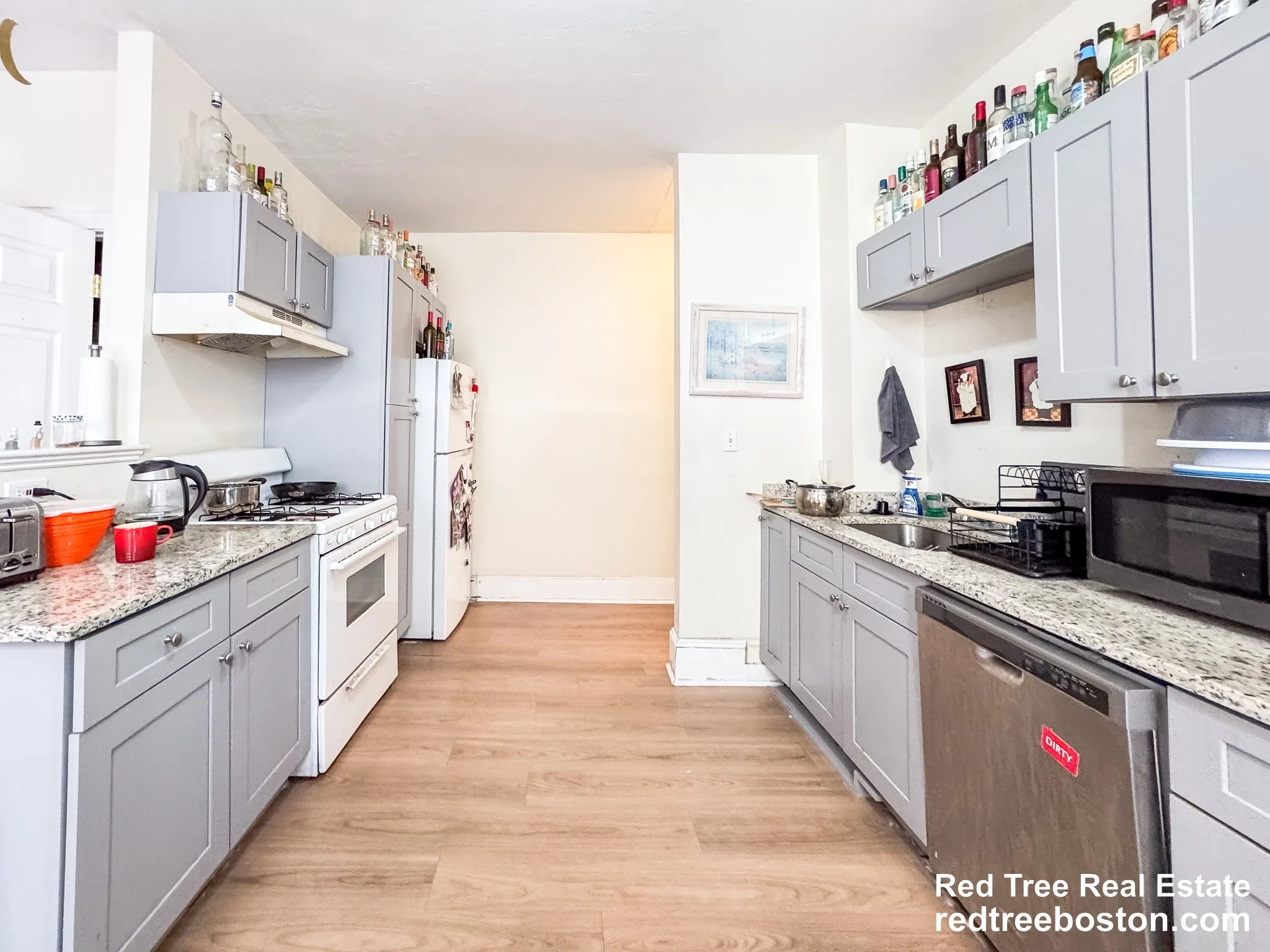 4 bed, 1 bath apartment for rent at 12 Glenville Ave Unit 1, Allston — photo 3 of 11