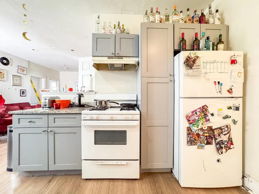 4 bed, 1 bath apartment for rent at 12 Glenville Ave Unit 1, Allston — photo 4 of 11