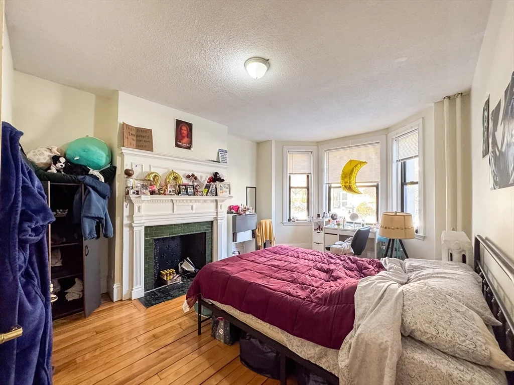 4 bed, 1 bath apartment for rent at 12 Glenville Ave Unit 1, Allston — photo 8 of 11