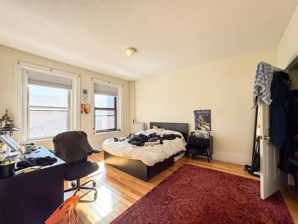 4 bed, 1 bath apartment for rent at 12 Glenville Ave Unit 1, Allston — photo 9 of 11