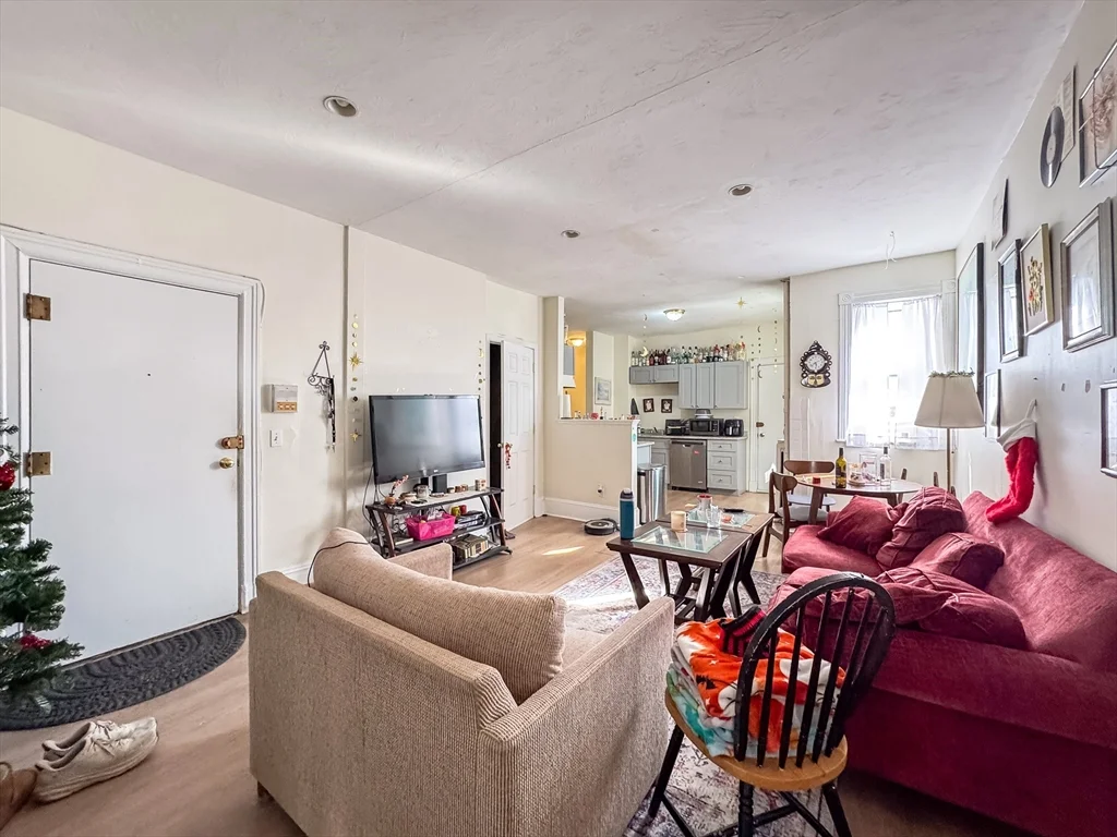 4 bed, 1 bath apartment for rent at 12 Glenville Ave Unit 1, Allston