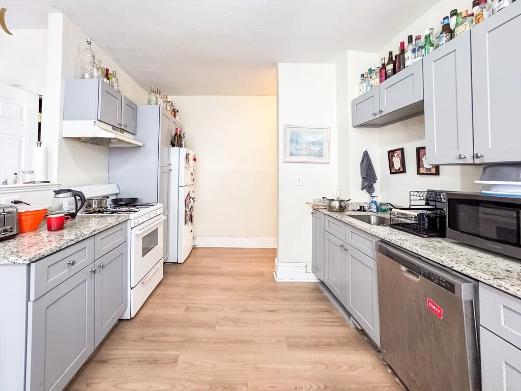 4 bed, 1 bath apartment for rent at 12 Glenville Ave Unit 1, Allston — photo 3 of 11