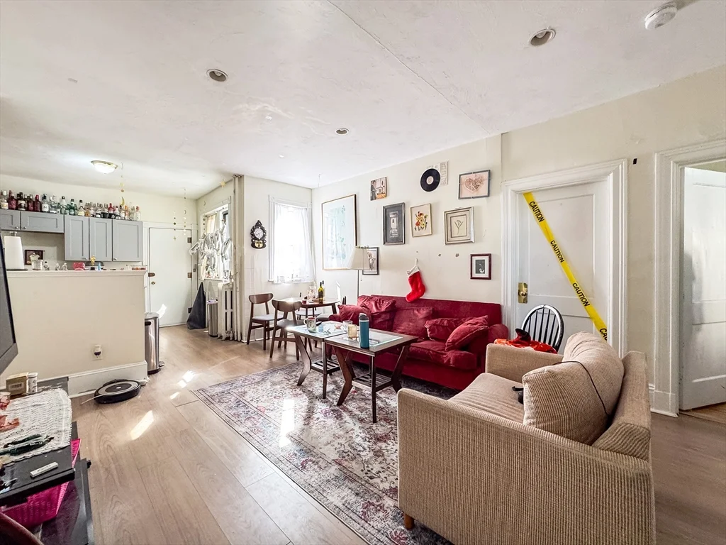 4 bed, 1 bath apartment for rent at 12 Glenville Ave Unit 1, Allston — photo 2 of 11
