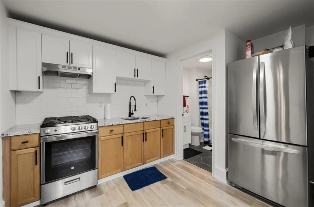 Studio bed, 1 bath apartment for rent at 12 Gould St Unit 4, Stoneham — photo 2 of 3