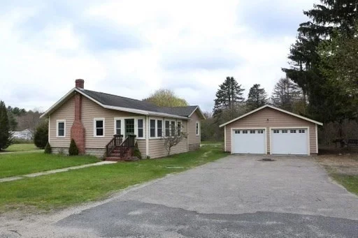 2 bed, 1 bath apartment for rent at 12 Green St, North Carver — photo 2 of 15