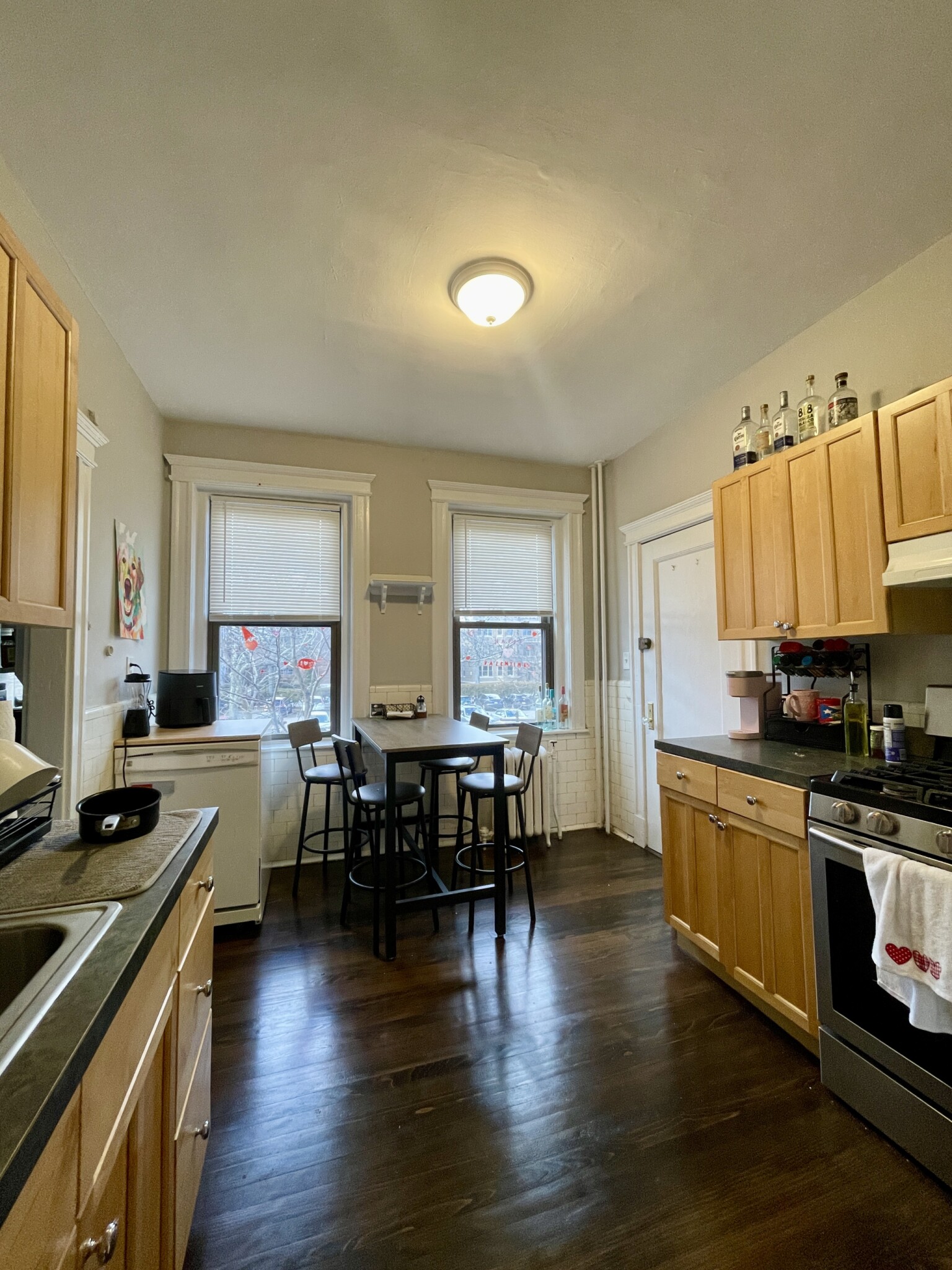 4 bed, 1 bath apartment for rent at 12 Greenway Ct Unit 4, Coolidge Corner — photo 5 of 25