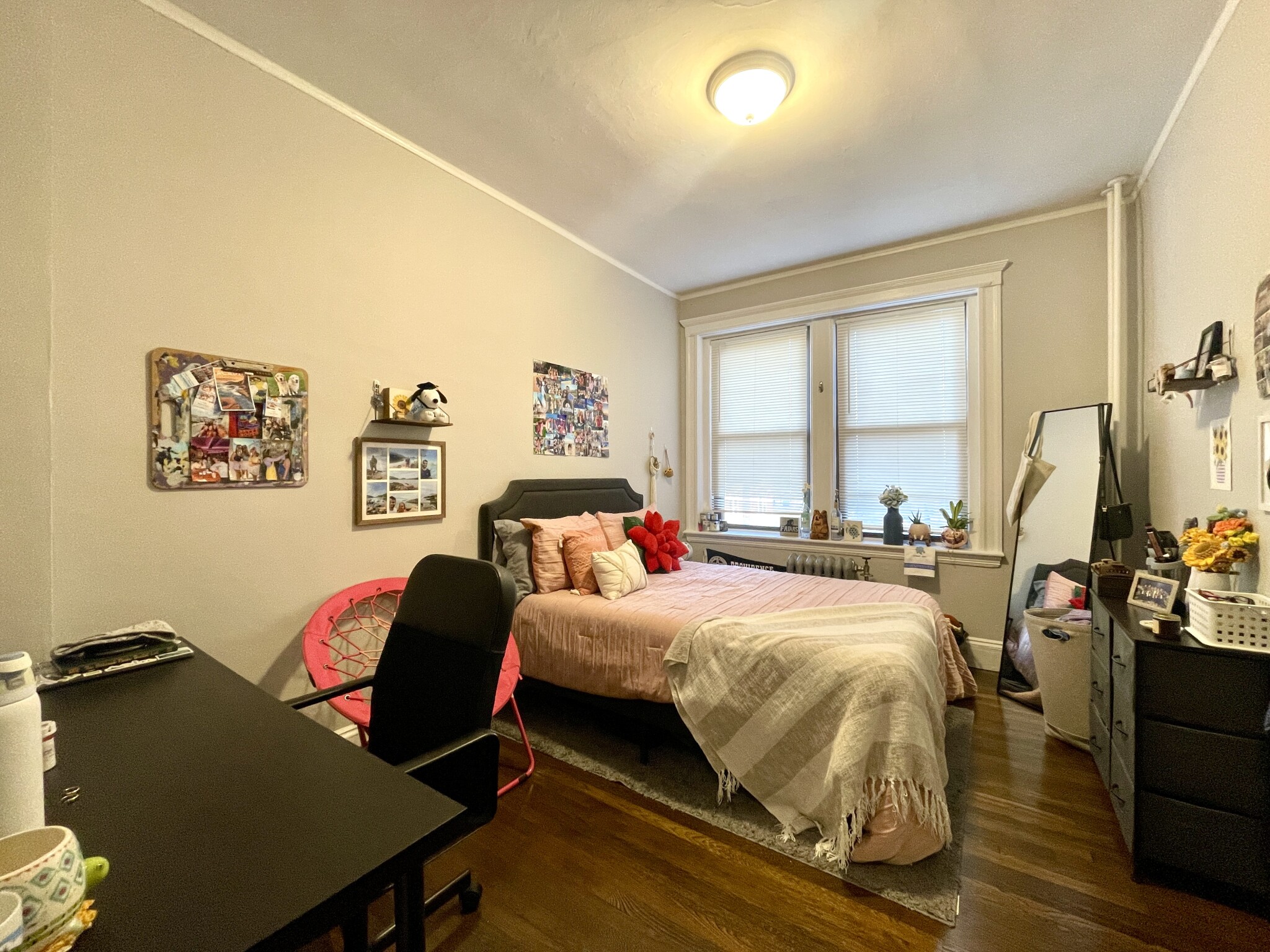 4 bed, 1 bath apartment for rent at 12 Greenway Ct Unit 4, Coolidge Corner — photo 4 of 25
