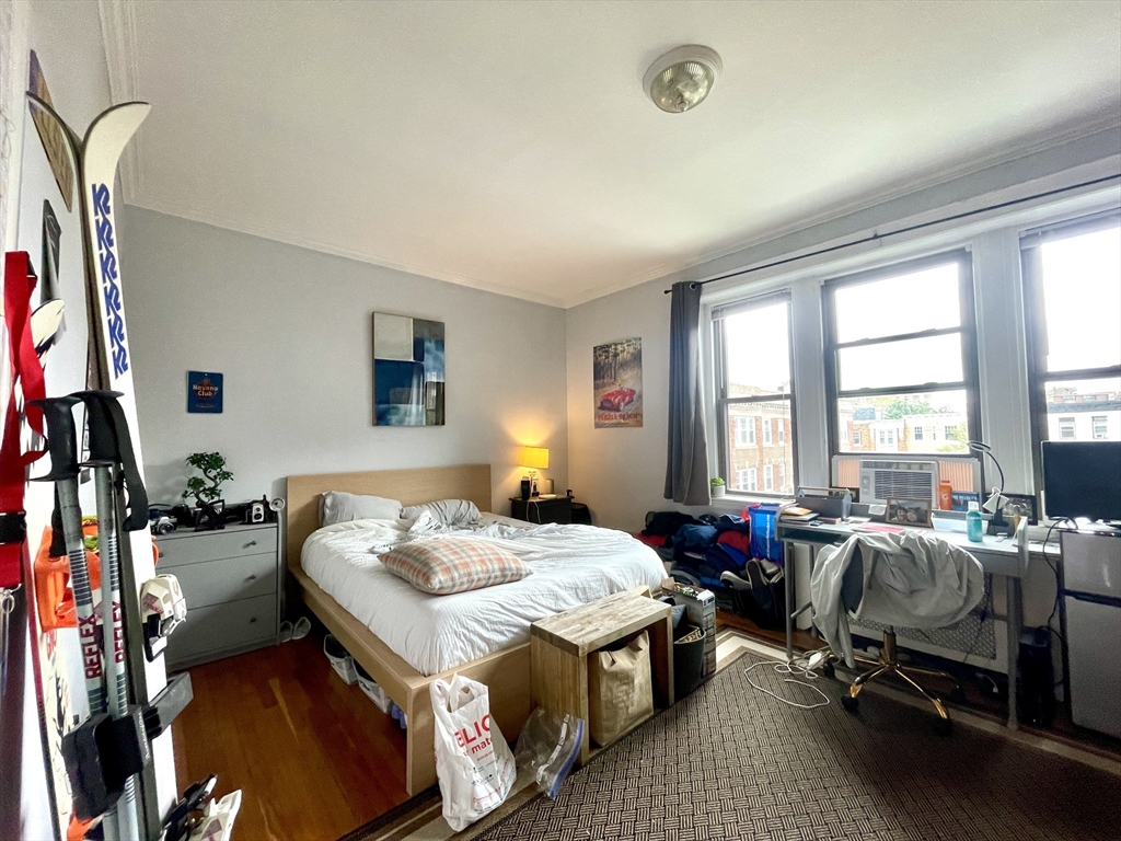 4 bed, 1 bath apartment for rent at 12 Greenway Ct Unit 6, Coolidge Corner — photo 2 of 10