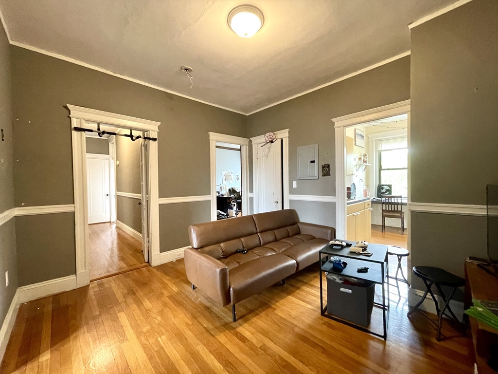 4 bed, 1 bath apartment for rent at 12 Greenway Ct Unit 6, Coolidge Corner — photo 6 of 10