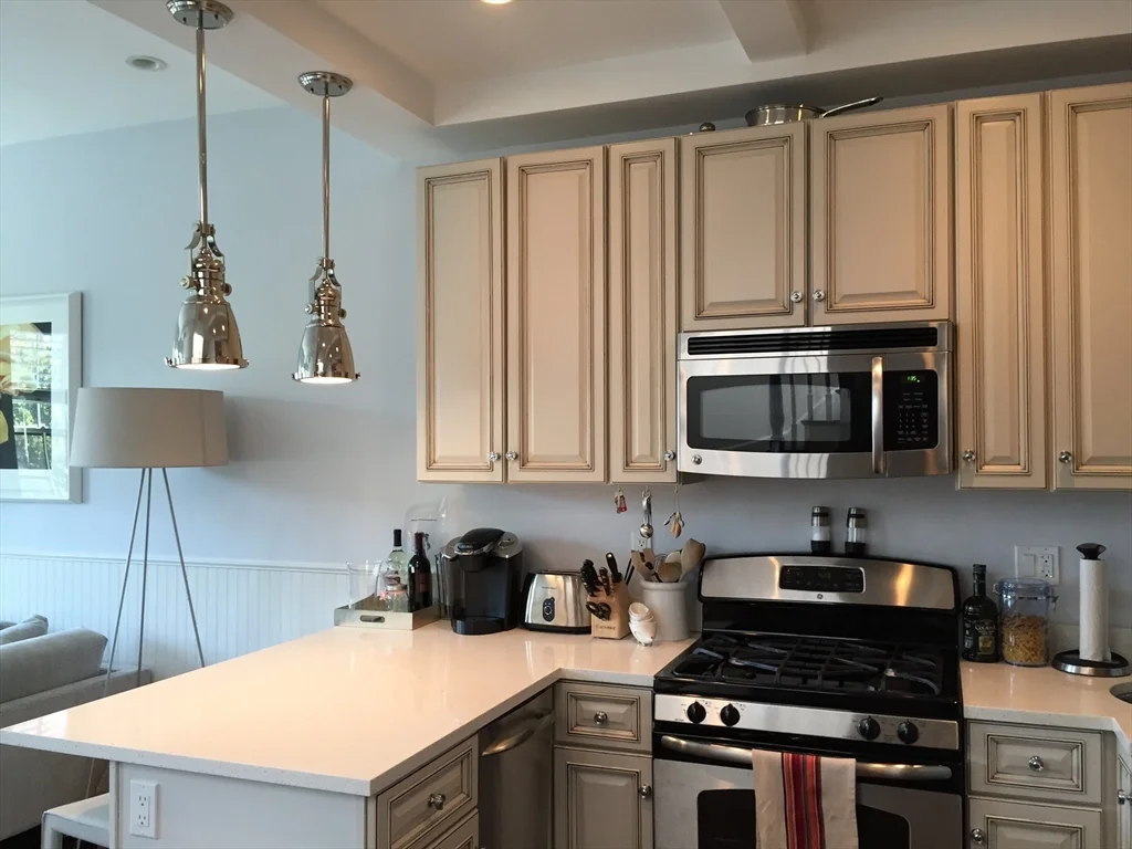 2 bed, 2 bath apartment for rent at 12 Grove St Unit Apt 5, Beacon Hill — photo 2 of 15