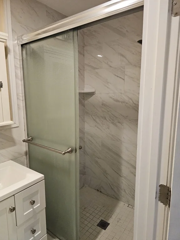 3 bed, 2 bath apartment for rent at 12 Hall St Unit 12, Quincy — photo 8 of 37