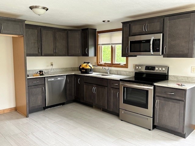 3 bed, 2 bath apartment for rent at 12 Harriet Dr Unit 12, Bridgewater — photo 5 of 39