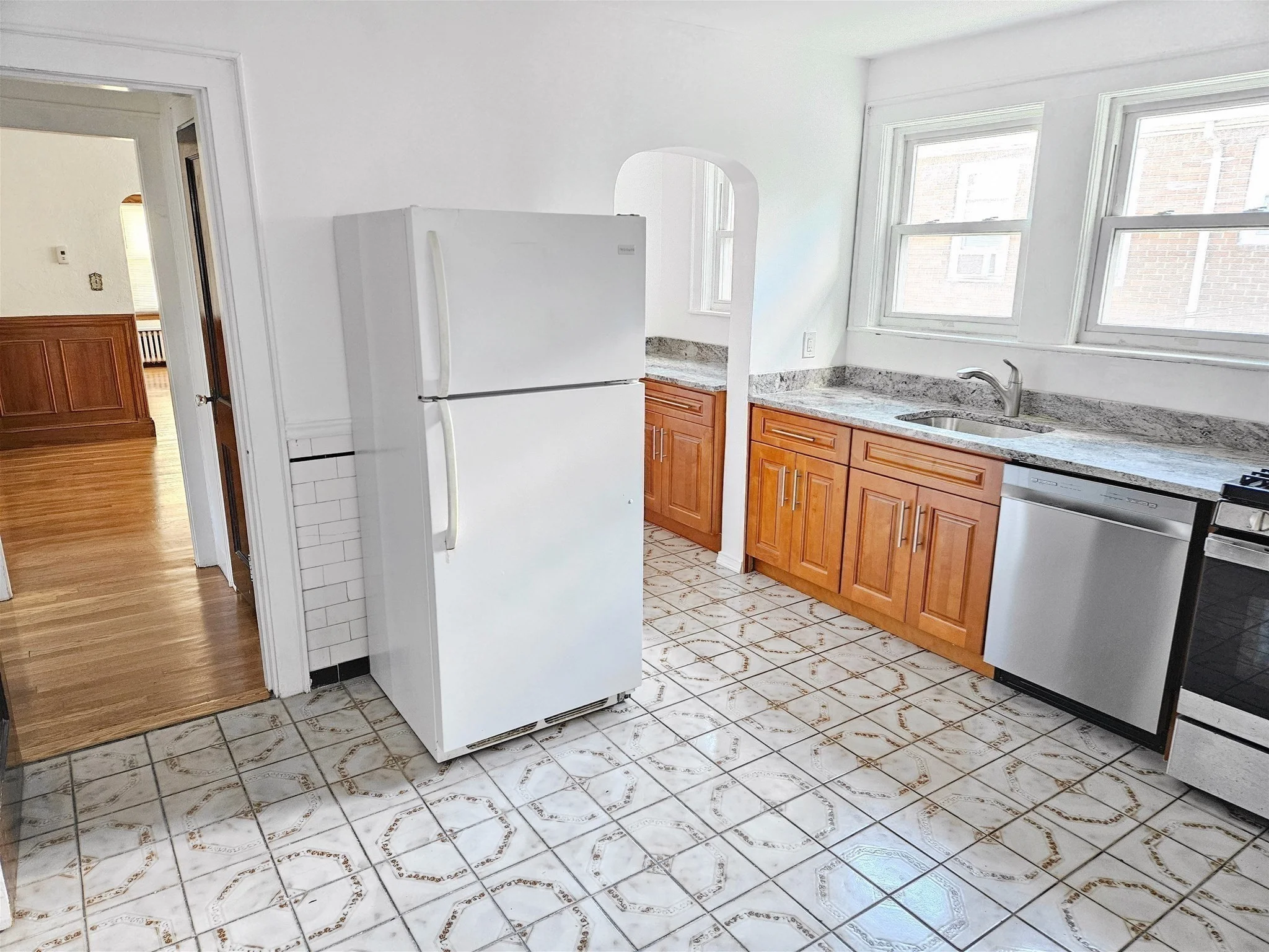 3 bed, 1 bath apartment for rent at 12 Hatherly Rd Unit 1, Brighton — photo 6 of 19