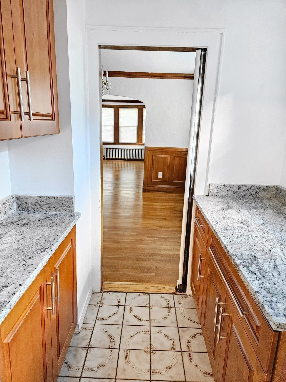 3 bed, 1 bath apartment for rent at 12 Hatherly Rd Unit 1, Brighton — photo 3 of 19