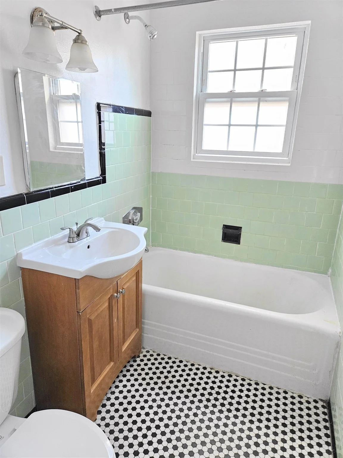 3 bed, 1 bath apartment for rent at 12 Hatherly Rd Unit 1, Brighton — photo 13 of 19